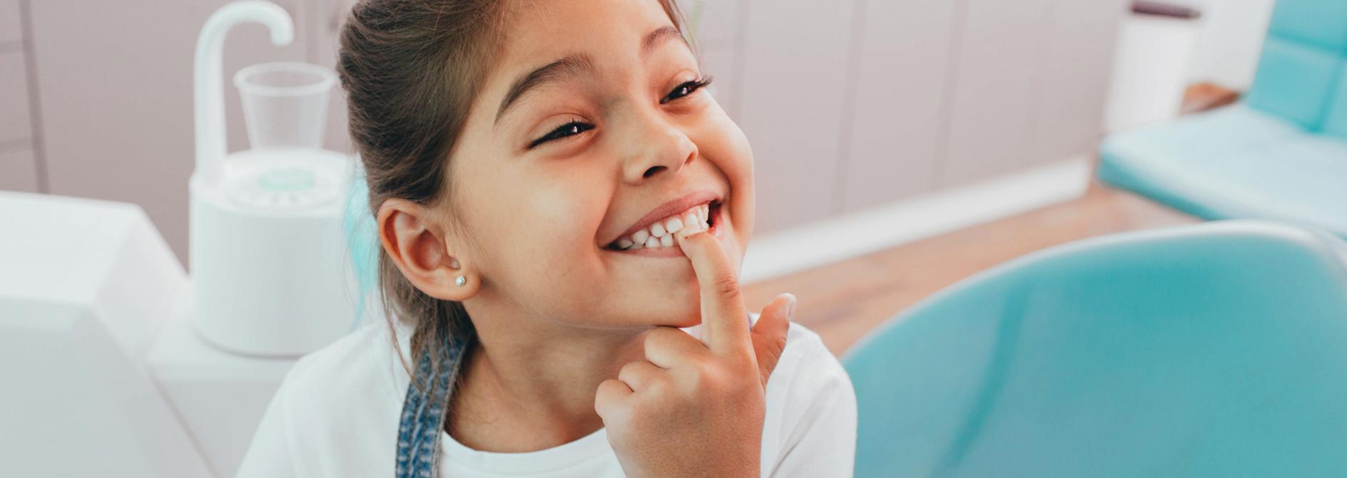 Slajd #1 Dziewczynka u dentysty